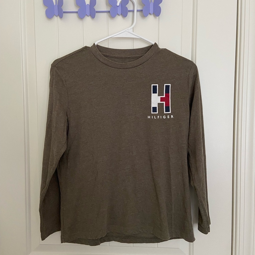 EUC Tommy Hilfiger boy’s green logo decal long sleeve crew shirt‎ medium